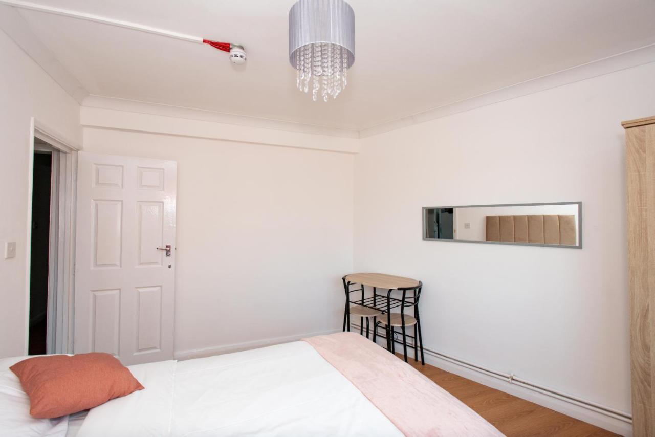 Modern Apartments In Bromley, Greater London Near Tesco And Sundridge Park Station Exterior photo
